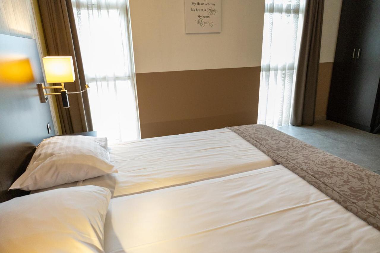 Hotel De Maaskant Maaseik Esterno foto